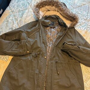 Stylish Olive Utility Jacket with Faux Fur Trim